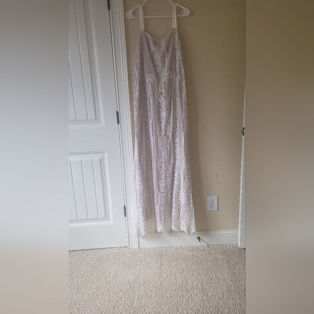 NWOT Adelyn Rae Sleeveless White Lace Tie Long Dress